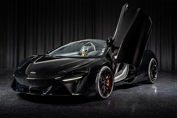 McLaren Artura 3 of 5