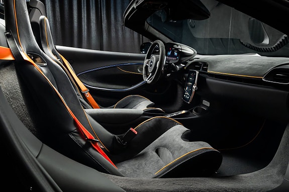 McLaren Artura 22 of 28