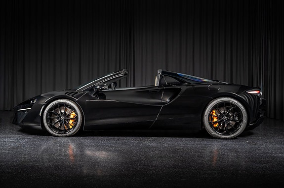 McLaren Artura 11 of 28