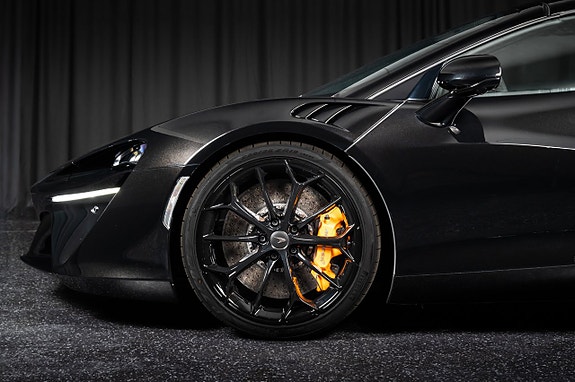 McLaren Artura 10 of 28