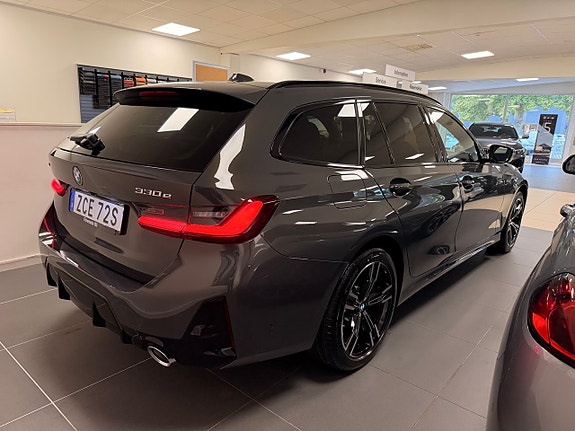 BMW 330e 5 of 5