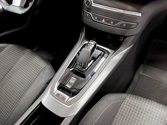 Peugeot 308 10 of 15