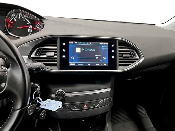 Peugeot 308 9 of 15