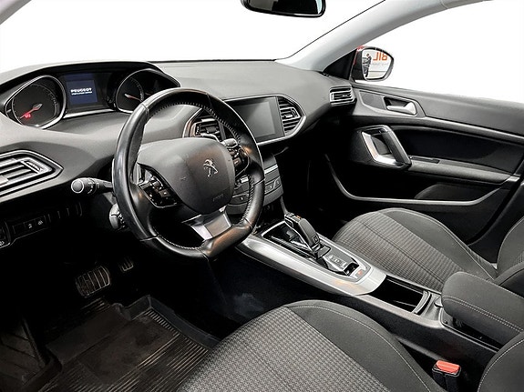 Peugeot 308 4 of 5