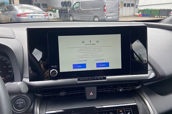 Toyota C-HR 14 of 20
