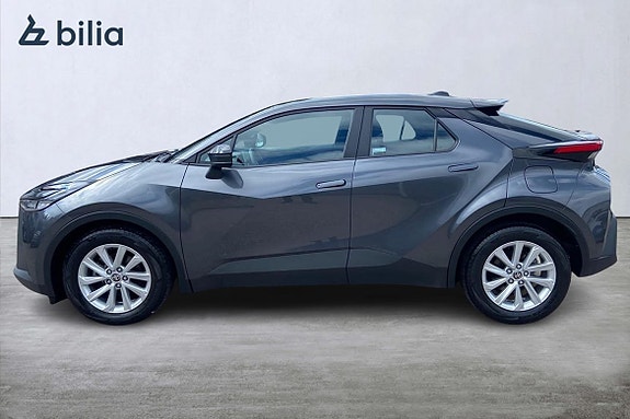 Toyota C-HR 3 of 5
