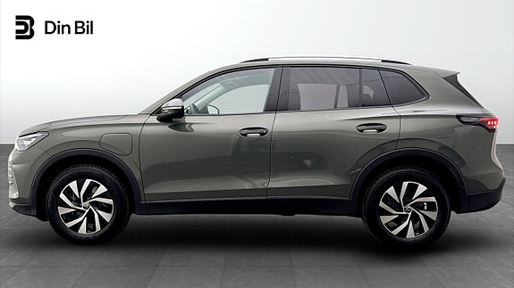 Volkswagen Tiguan 2 of 19