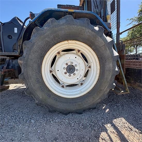 New Holland 4635 - 6 m 21 of 23
