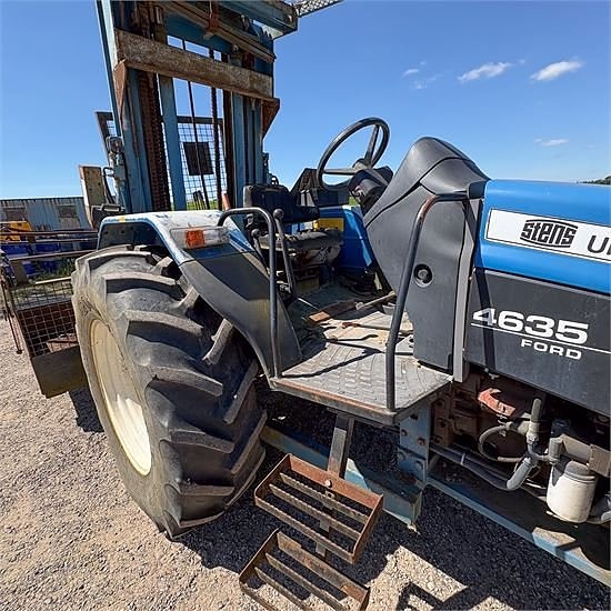 New Holland 4635 - 6 m 19 of 23