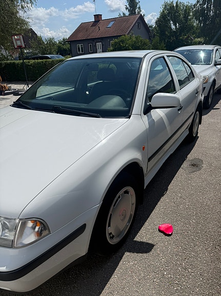 Skoda Octavia 2 of 5
