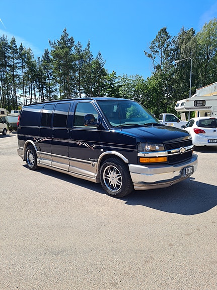 Chevrolet Express 2 of 5