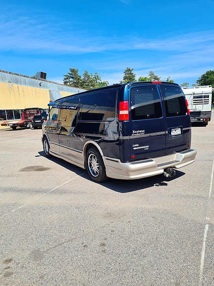 Chevrolet Express 4 of 5