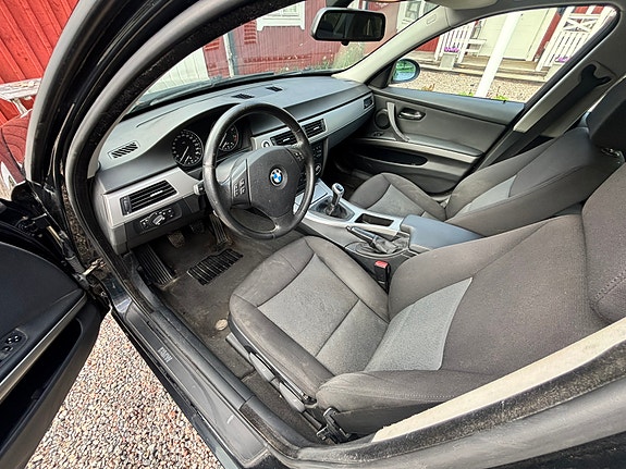 BMW 320i 6 of 7