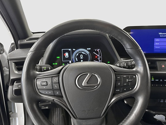 Lexus UX250h 8 of 12