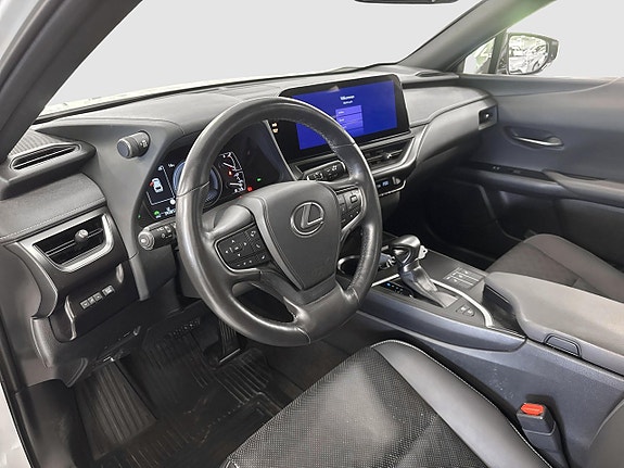Lexus UX250h 7 of 12