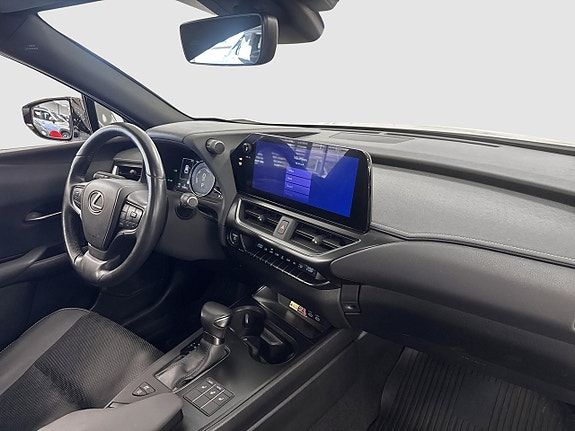 Lexus UX250h 6 of 12