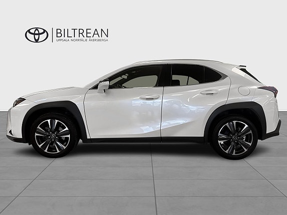 Lexus UX250h 2 of 5