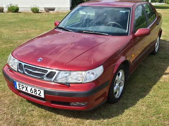 Saab 9-5 2 of 5