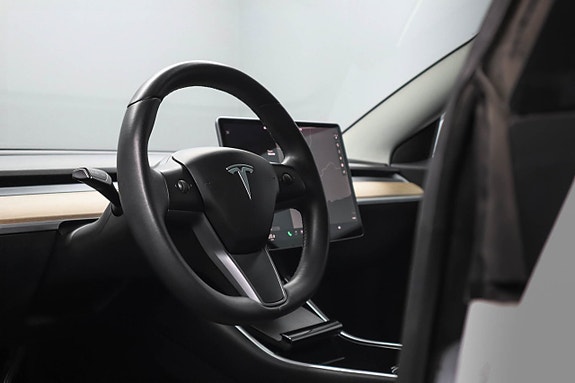 Tesla Model 3 13 of 23