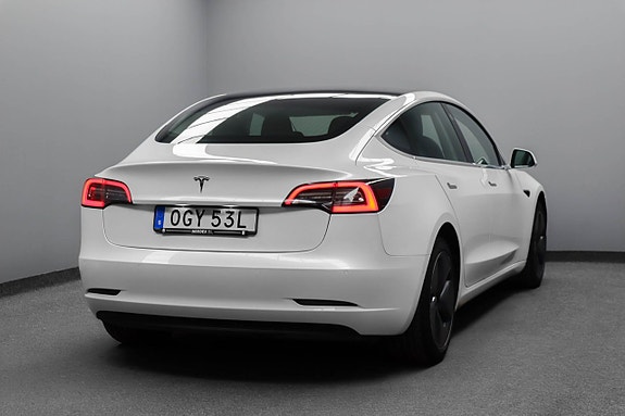 Tesla Model 3 7 of 23