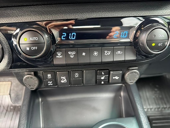 Toyota HiLux 13 of 15