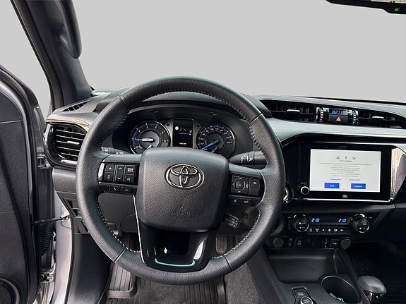 Toyota HiLux 9 of 15
