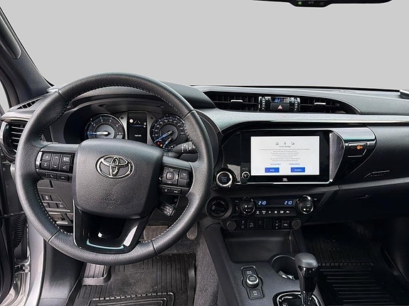 Toyota HiLux 8 of 15