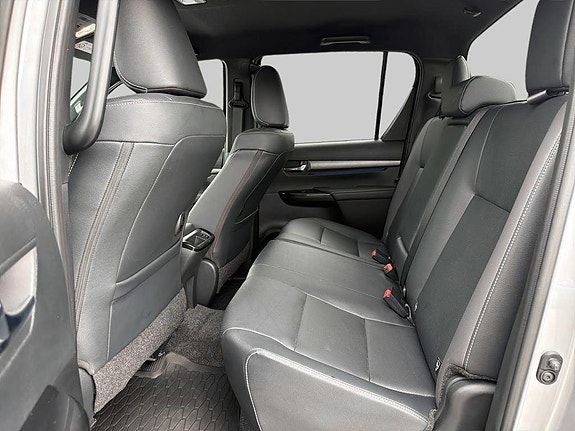 Toyota HiLux 7 of 15