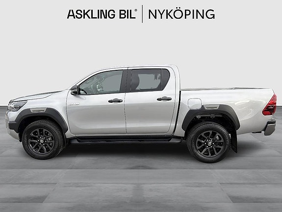Toyota HiLux 3 of 5