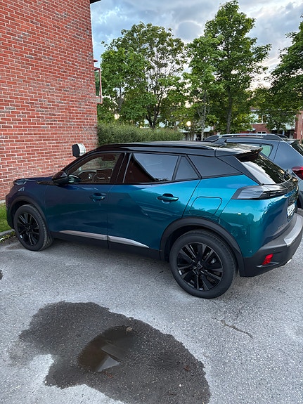 Peugeot 2008 2 of 5