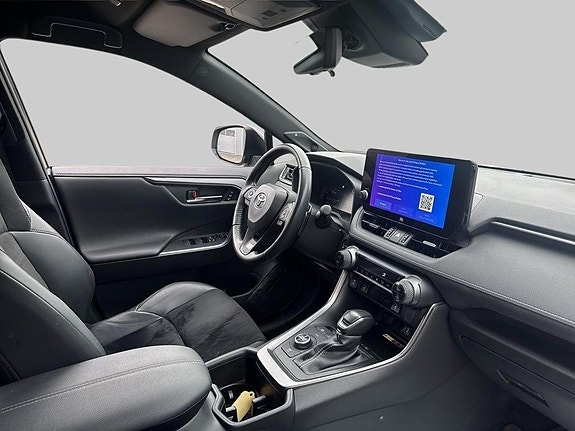 Toyota RAV4 6 of 12