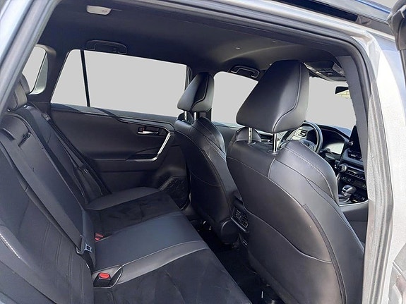 Toyota RAV4 8 of 22