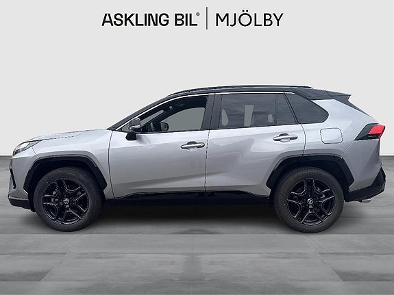 Toyota RAV4 3 of 12