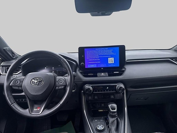 Toyota RAV4 8 of 12