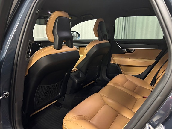 Volvo V90 Cross Country 8 of 18