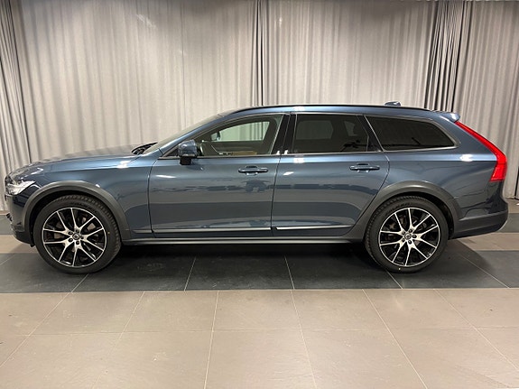 Volvo V90 Cross Country 2 of 18