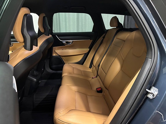 Volvo V90 Cross Country 7 of 18