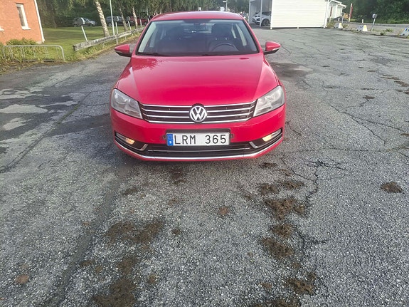 Volkswagen Passat 2 of 9