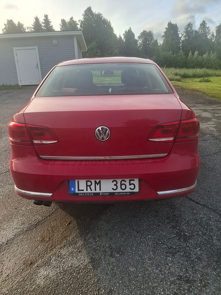 Volkswagen Passat 4 of 9