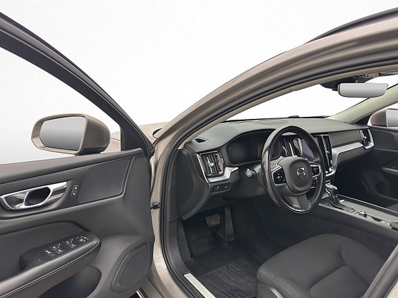 Volvo V60 10 of 29