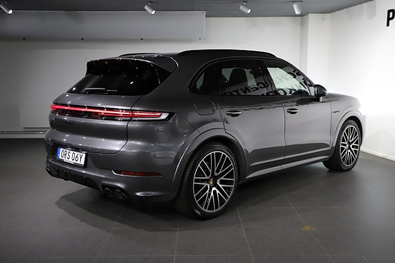 Porsche Cayenne 5 of 5