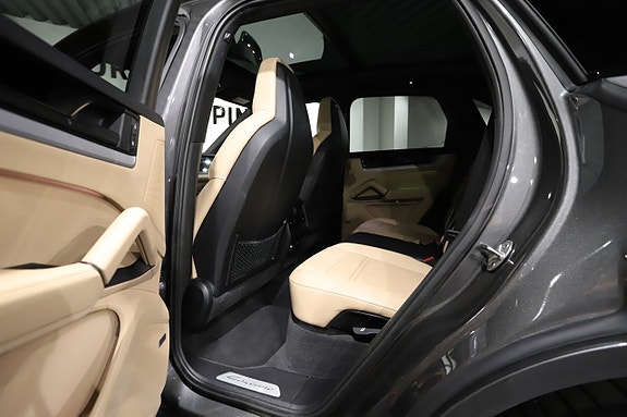 Porsche Cayenne 19 of 22
