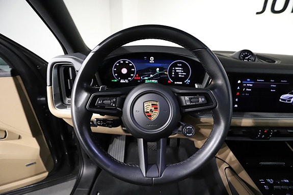 Porsche Cayenne 13 of 22