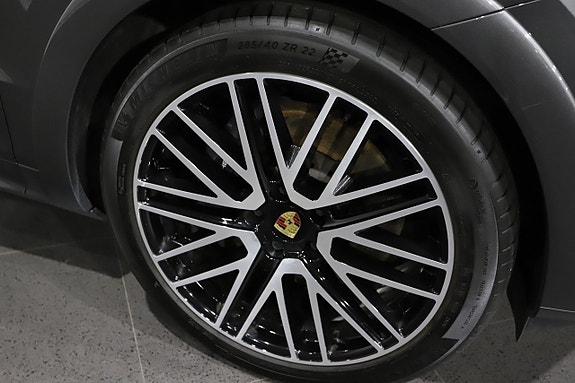 Porsche Cayenne 9 of 22