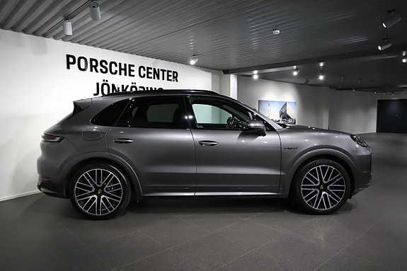 Porsche Cayenne 6 of 22