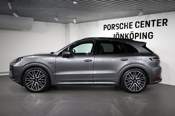 Porsche Cayenne 2 of 5