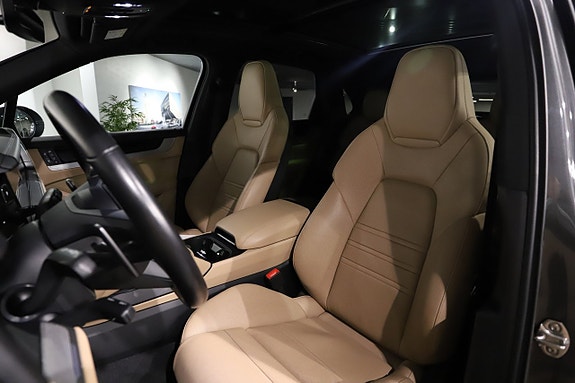 Porsche Cayenne 11 of 22