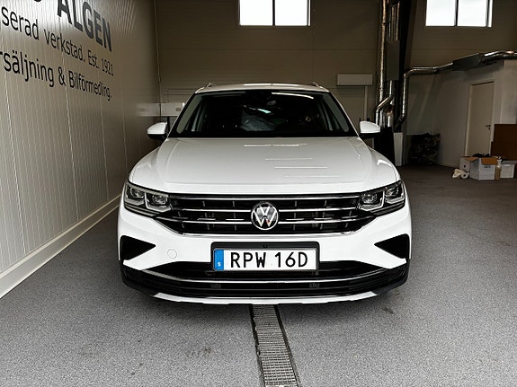 Volkswagen Tiguan 2 of 5