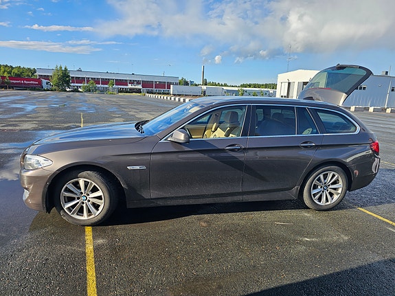 BMW 520d 2 of 4