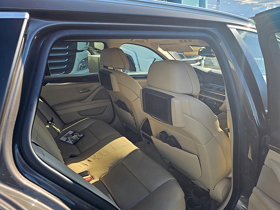 BMW 520d 3 of 4